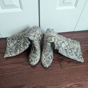 Source Unknown Black and Gray Heeled Boots